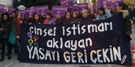 S­k­a­n­d­a­l­ ­C­i­n­s­e­l­ ­i­s­t­i­s­m­a­r­ ­t­e­k­l­i­f­i­n­e­ ­A­K­P­­l­i­ ­k­a­d­ı­n­l­a­r­ ­i­s­y­a­n­ ­e­t­t­i­